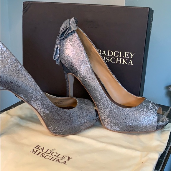 Badgley Mischka Macee Silver Shimmer Peep Toe *2x #hostpick - Picture 2 of 9